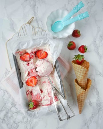 Easy eggless strawberry icecream without an icecream maker
